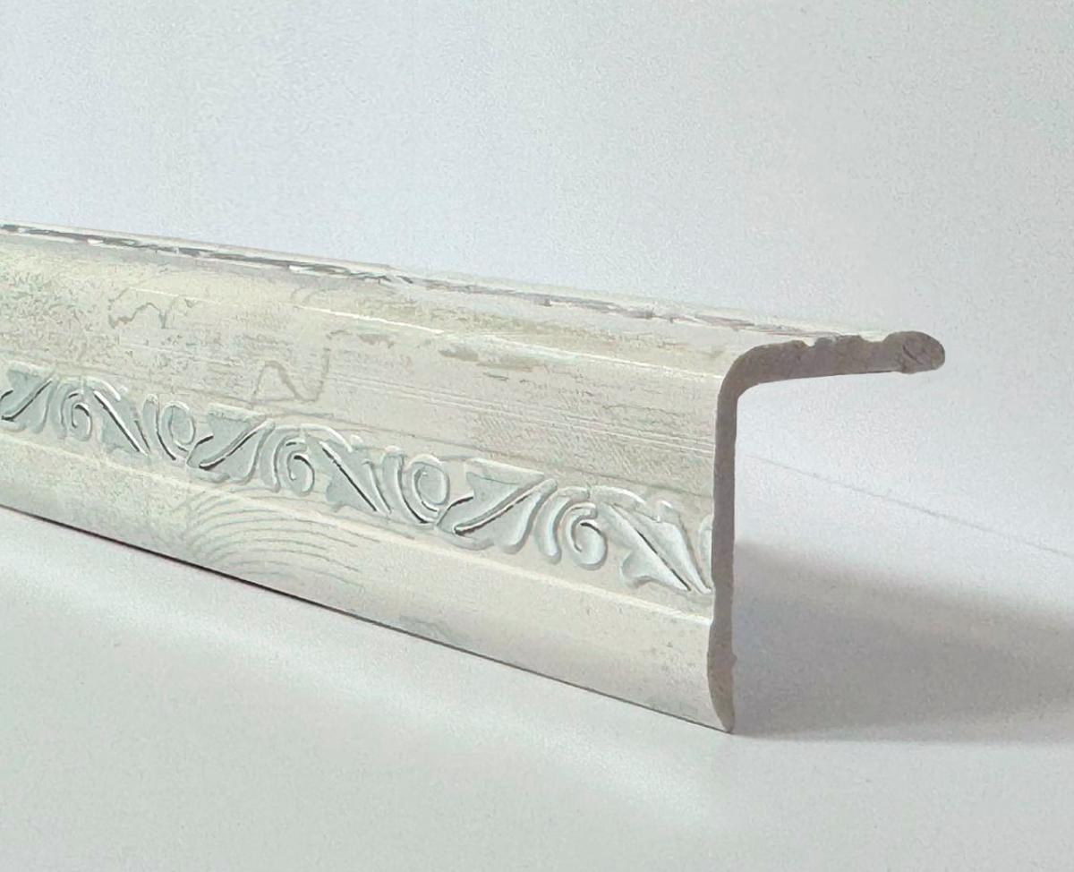 Уголок ПВХ Д03 опал серебро 30*30*2,7м(30шт)